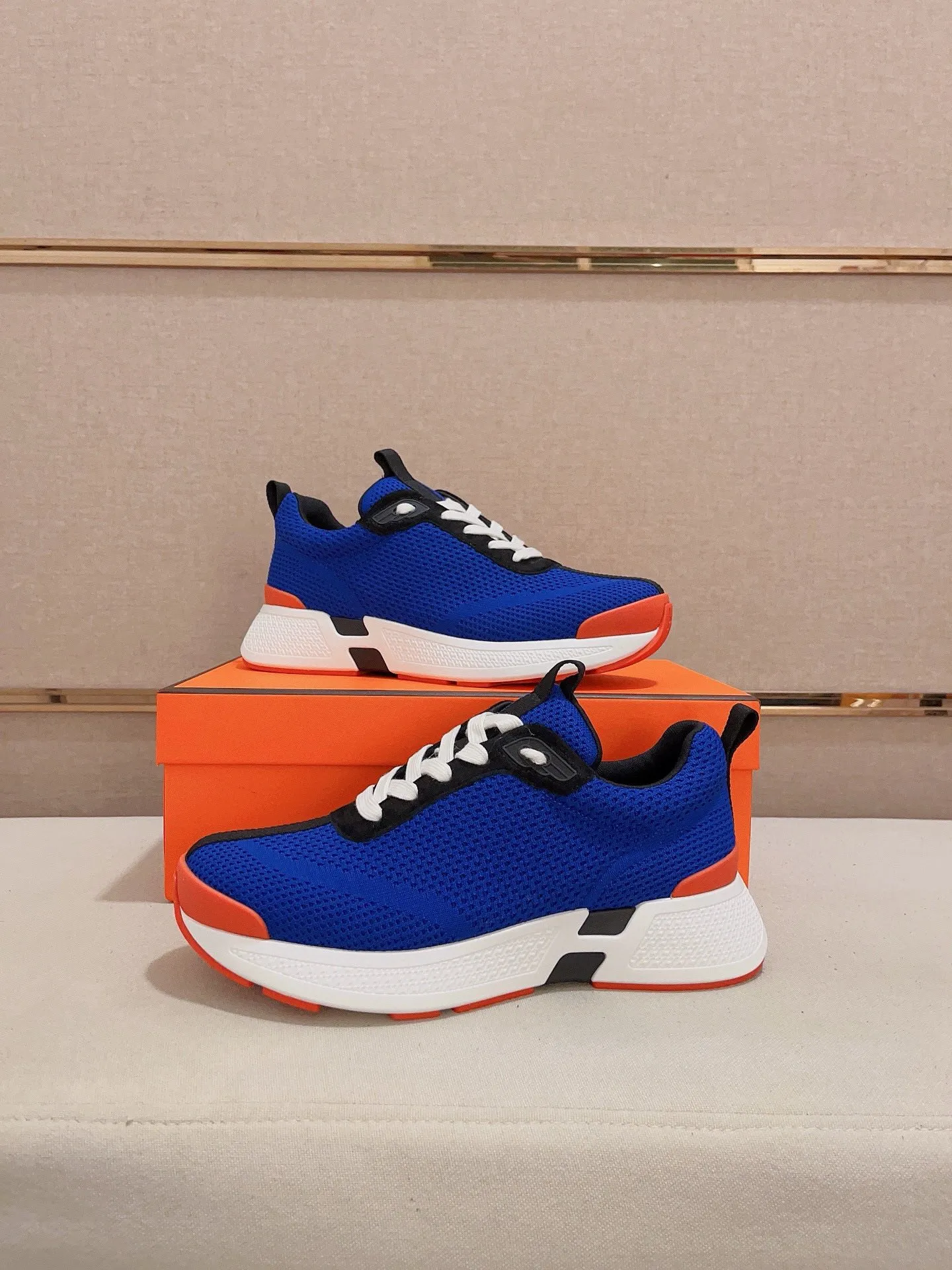 Factory price: 540💰《HERMES》【Classic Original Version】Hermès; Top 🔝 Purchasing Agency 🔍🔍Men's latest 🇺🇸 counters are on sale simultaneously, original imported from Italy ▲▲Silk cowhide with breathable fabric ▲▲ (high-end and expensive Qi·Grade) Exquisite workmanship (Italian 🇮🇹Imported water-dyed 🐂cowhide lining) Sole: Original sole provided by the original factory, ⚠️Exclusive double-layer activity·TPR·Rubber·Combined molded outsole; Super·comfortable·wear-resistant·non-slip·environmental protection The real thing is more beautiful if you take the real thing (high quality, follow the order), you can enter and exit the counter at will * Number of yards: 38·39·40·41·42·43·44# (can be customized 45.)